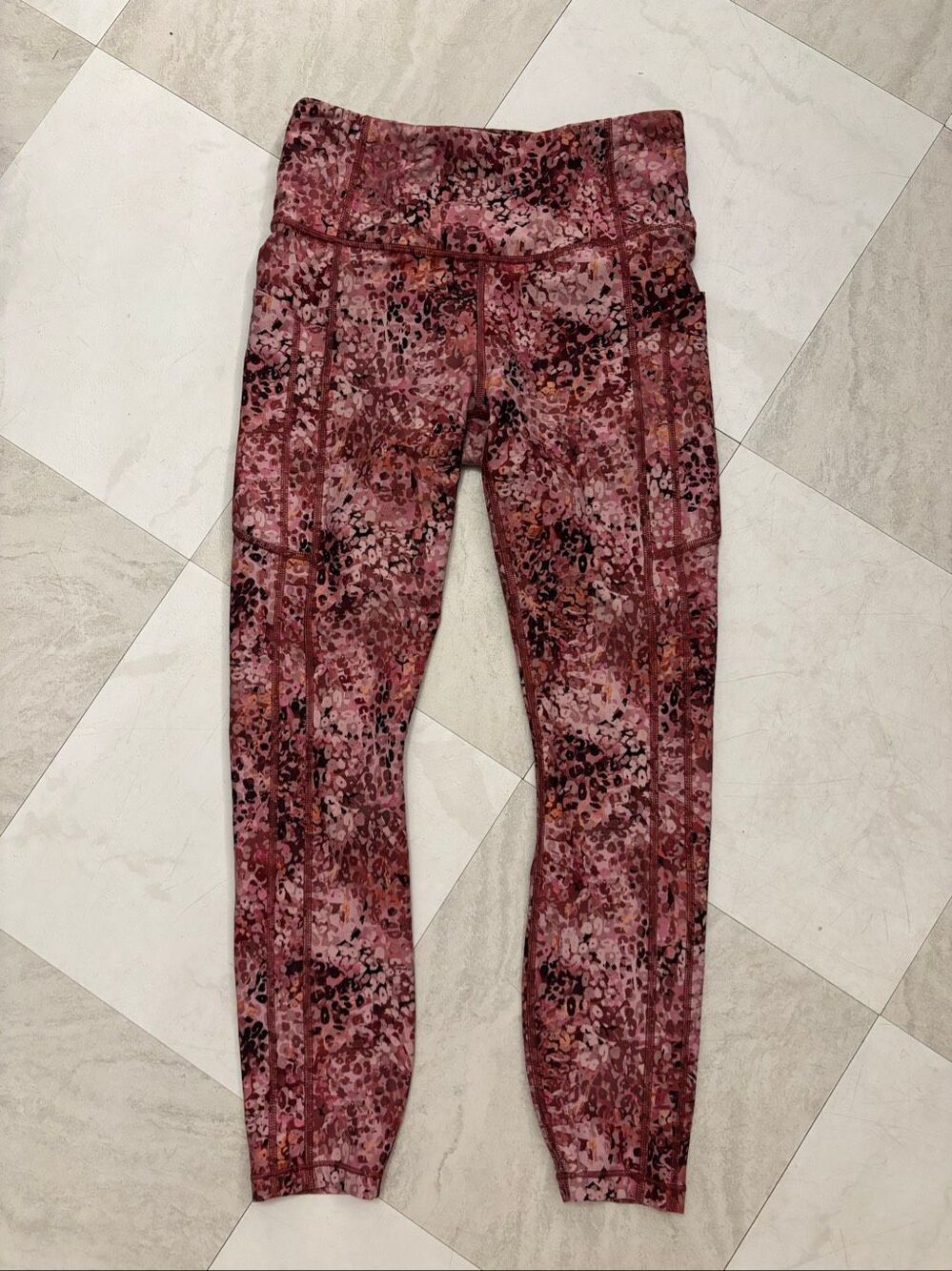 Athleta Ultimate Stash 7/8 Tight Leggings Size S Burgundy Red Pink Cheetah Pocke